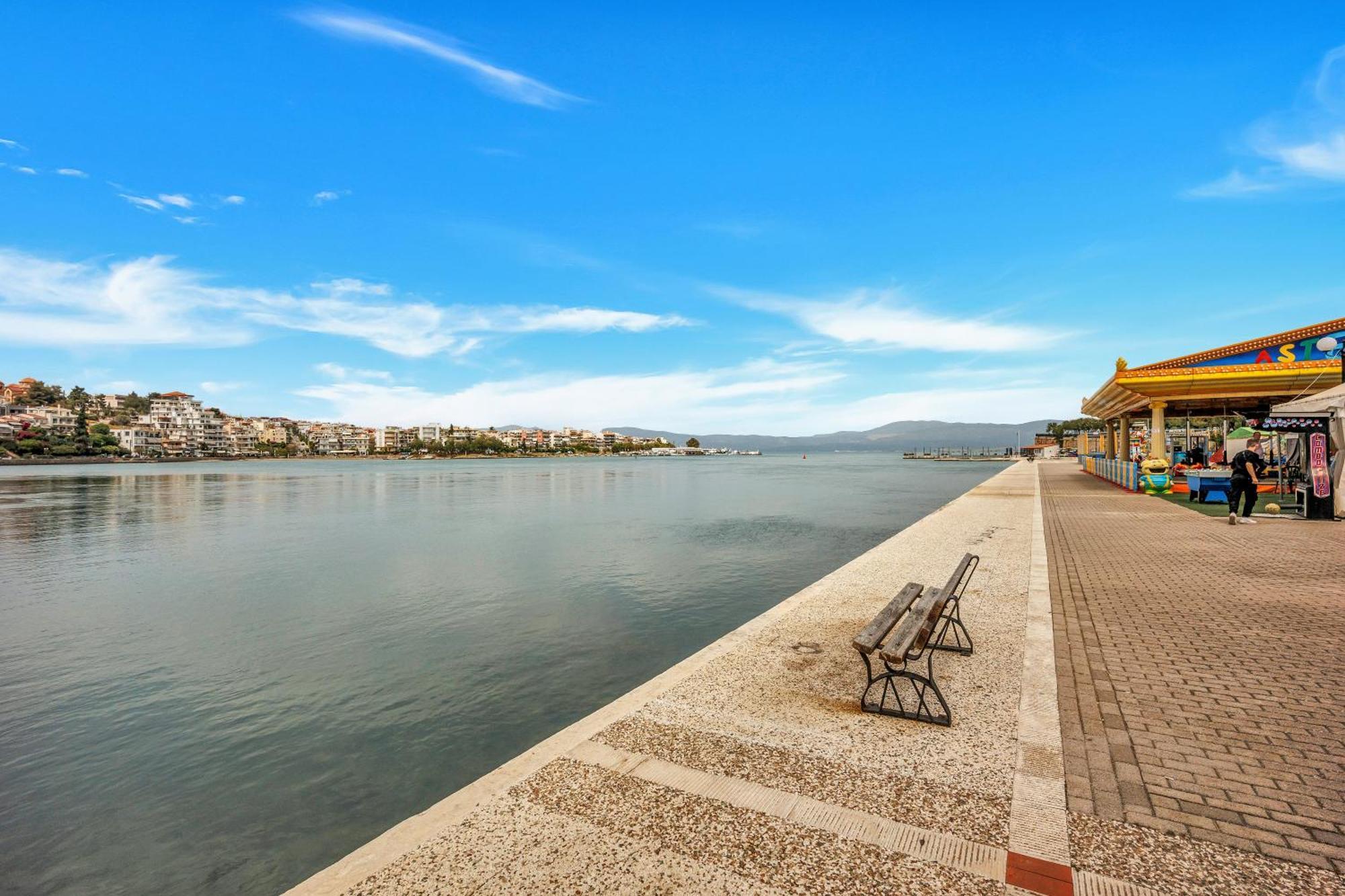 Fabulous Central Apartment Close To The Sea! Chalkida Exterior photo